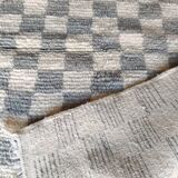 Béni Ouarain rug white gray checkerboard
