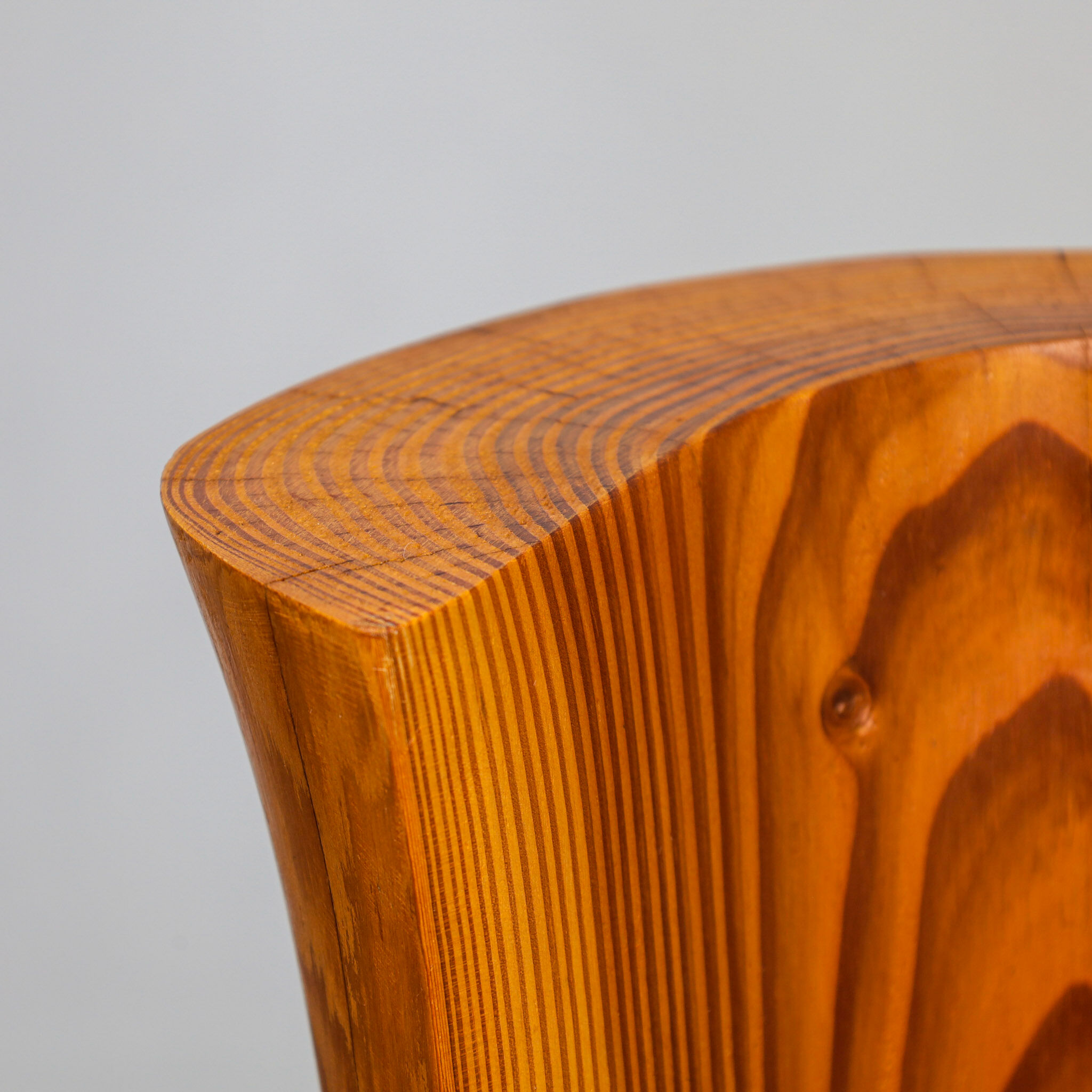 Pair of pinewood sculptures by Ineke van Zuuren, 1970s