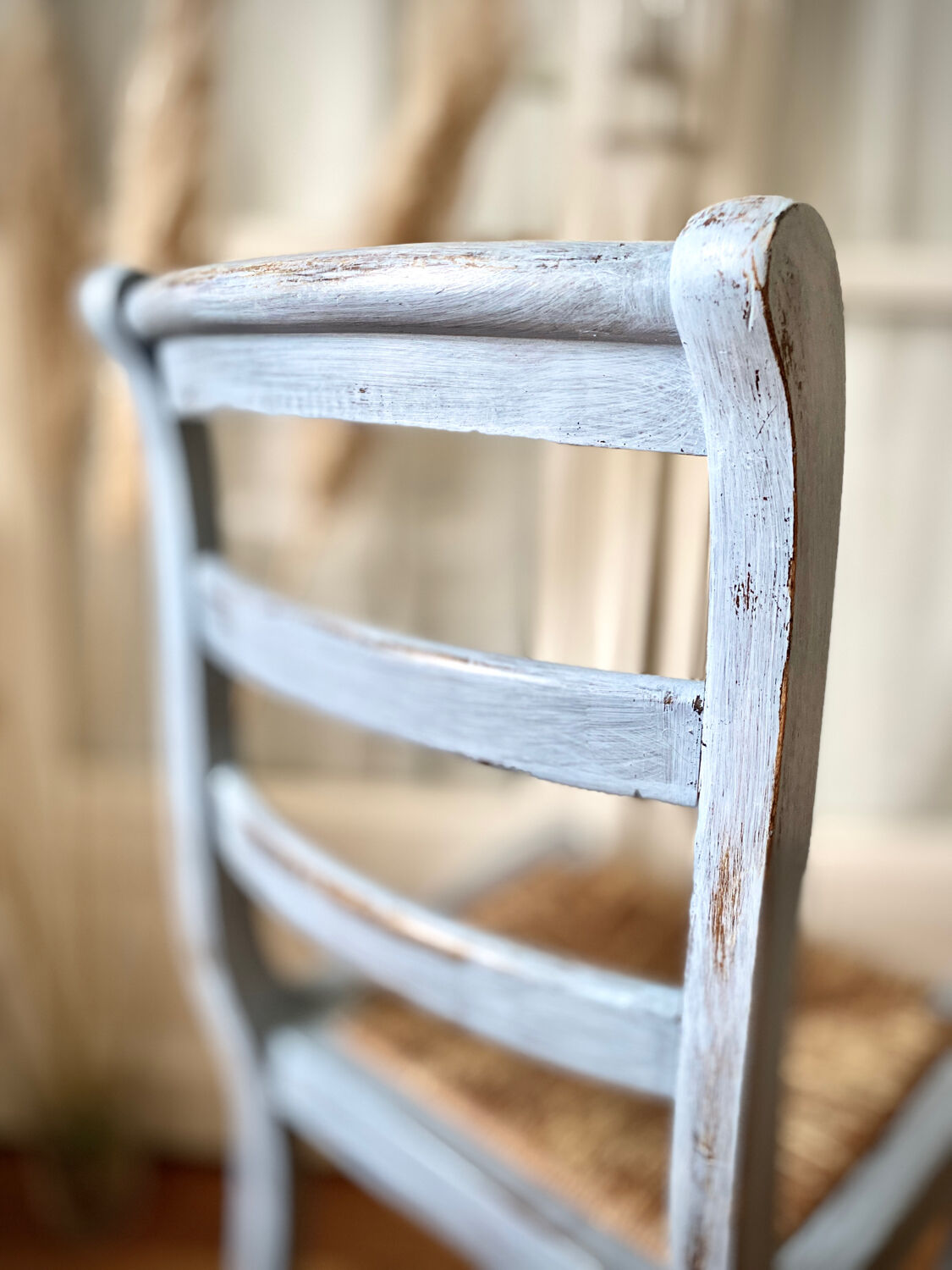 Wooden chair and seat in vintage blue straw