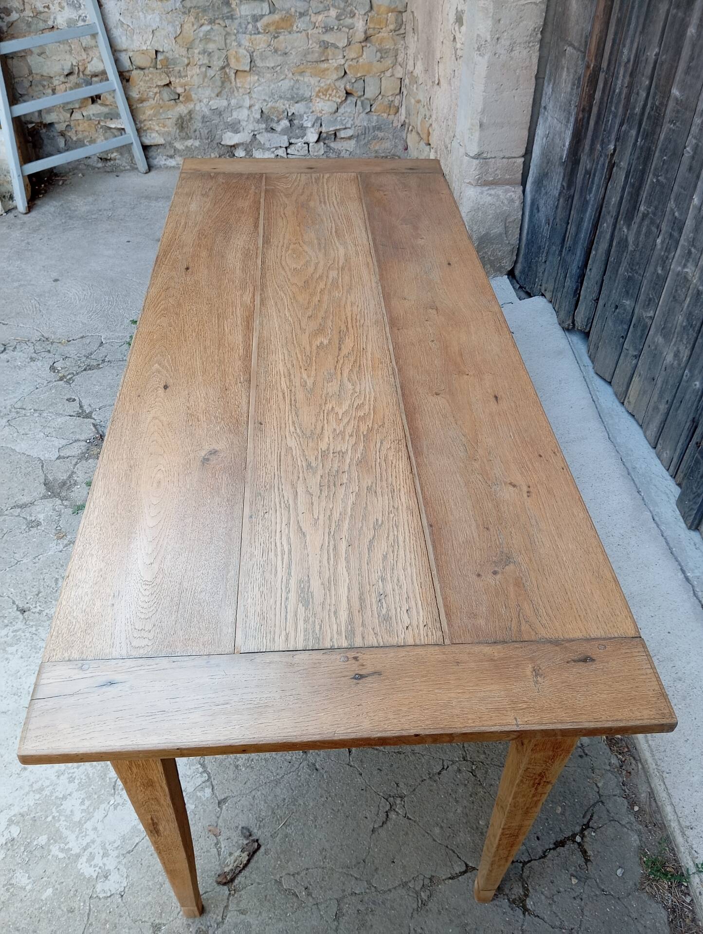 Farm table