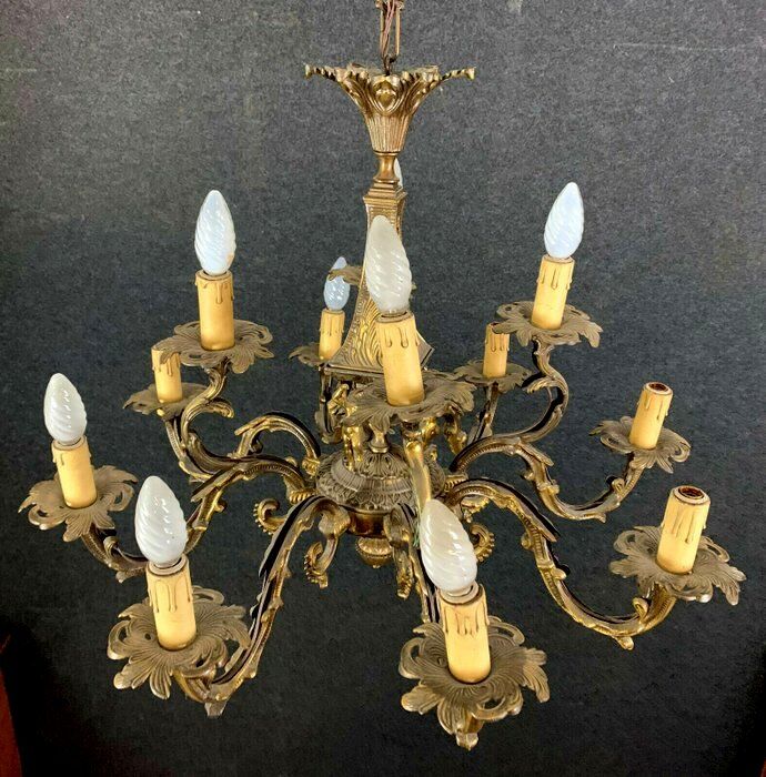 Napoleon III style chandelier in gilded bronze and patinated with putti decorations