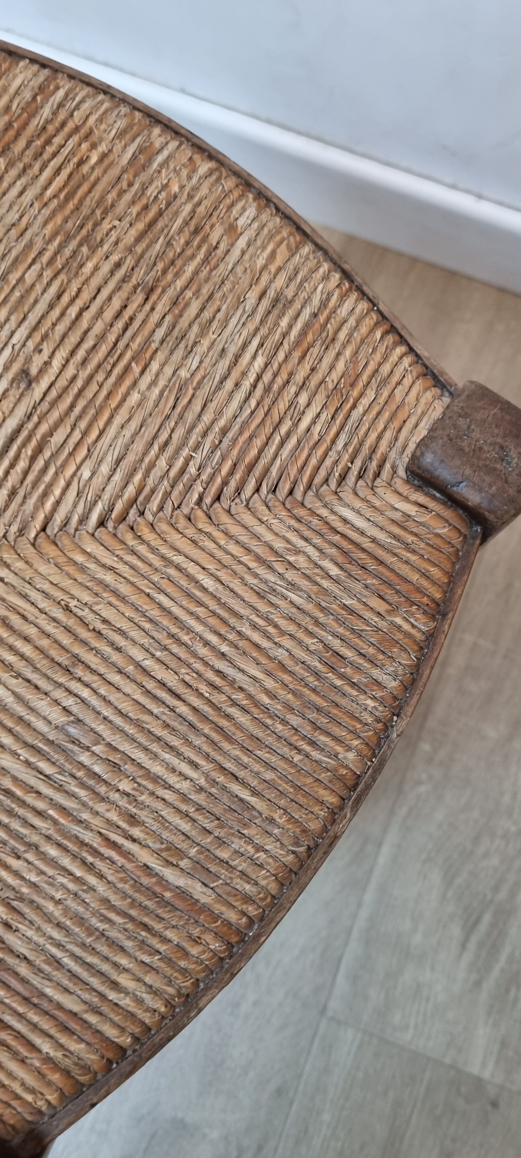 Tabouret ancien en paille et bois