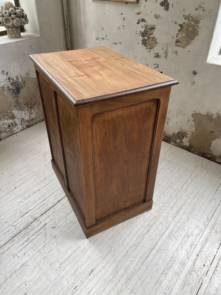 Oak trading post in early XXth century