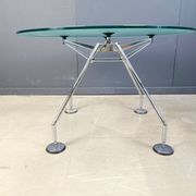 Table à manger Nomos par Norman Foster pour Tecno, années 1980.