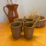 Ensemble de 4 tasses verres gobelets en grès Digoin et cuillères en bois