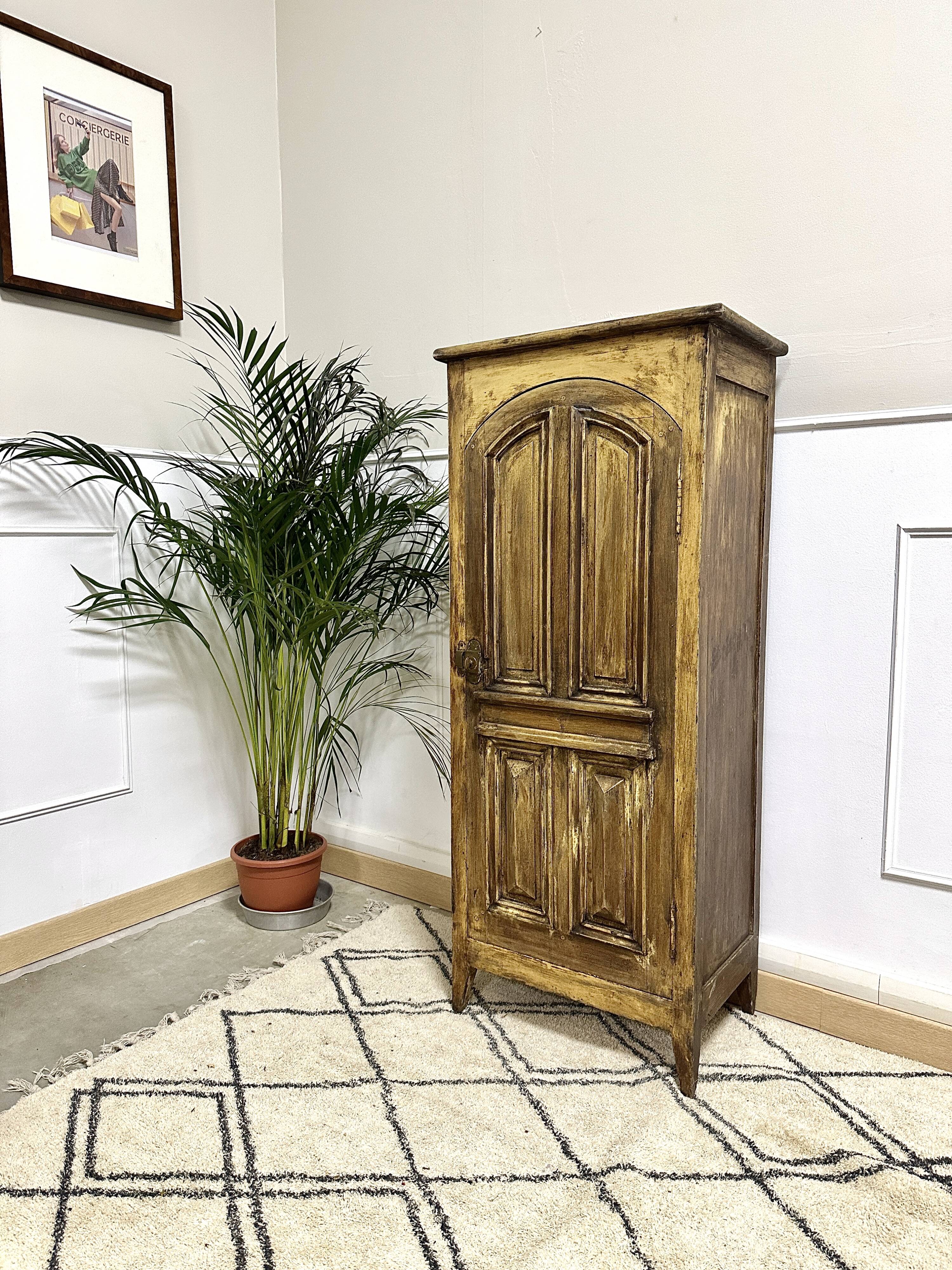 Small Parisian wardrobe