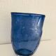 Vase en verre soufflé bleu à bulles, forme libre–Murano circa 1970