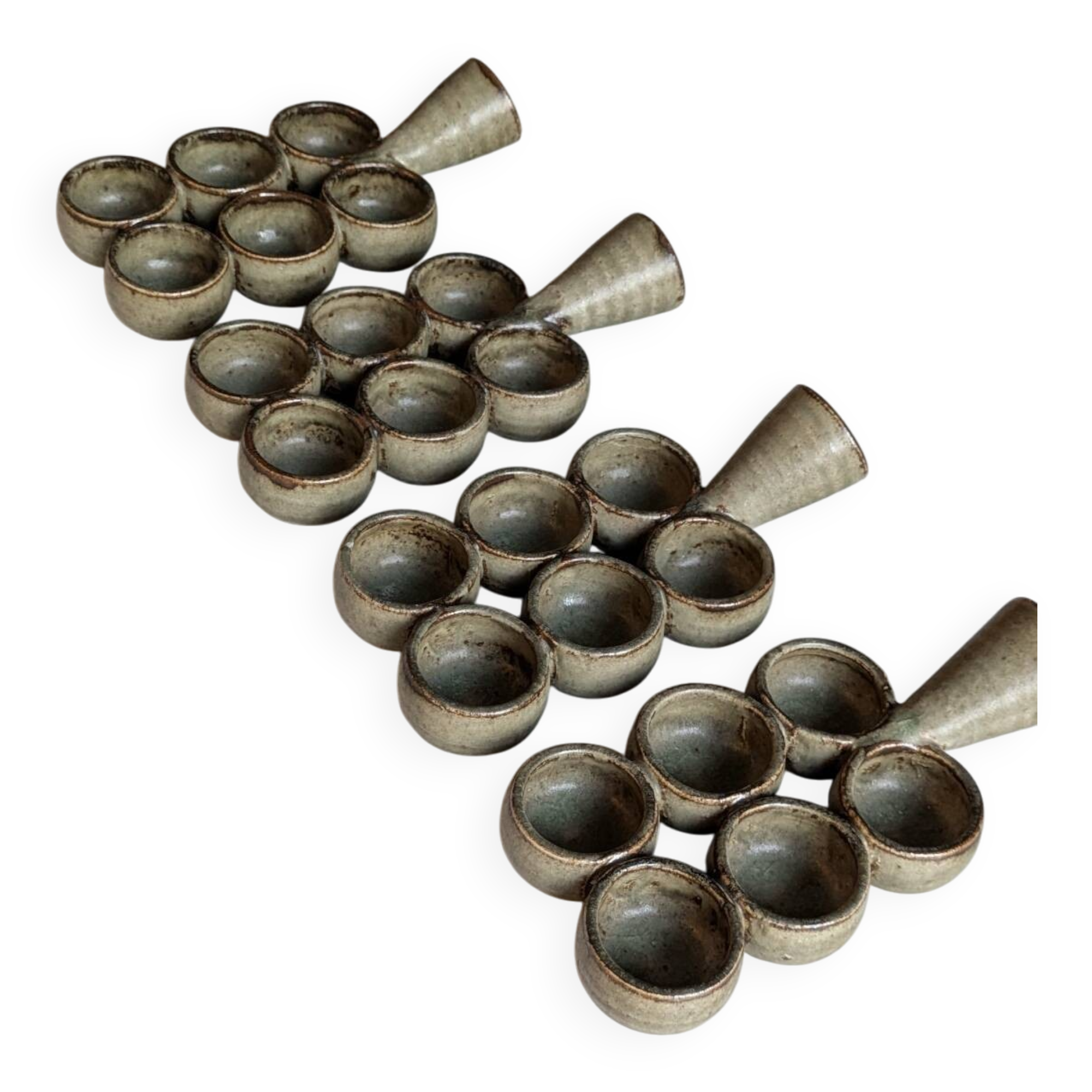 Buralist earthenware cauldrons.