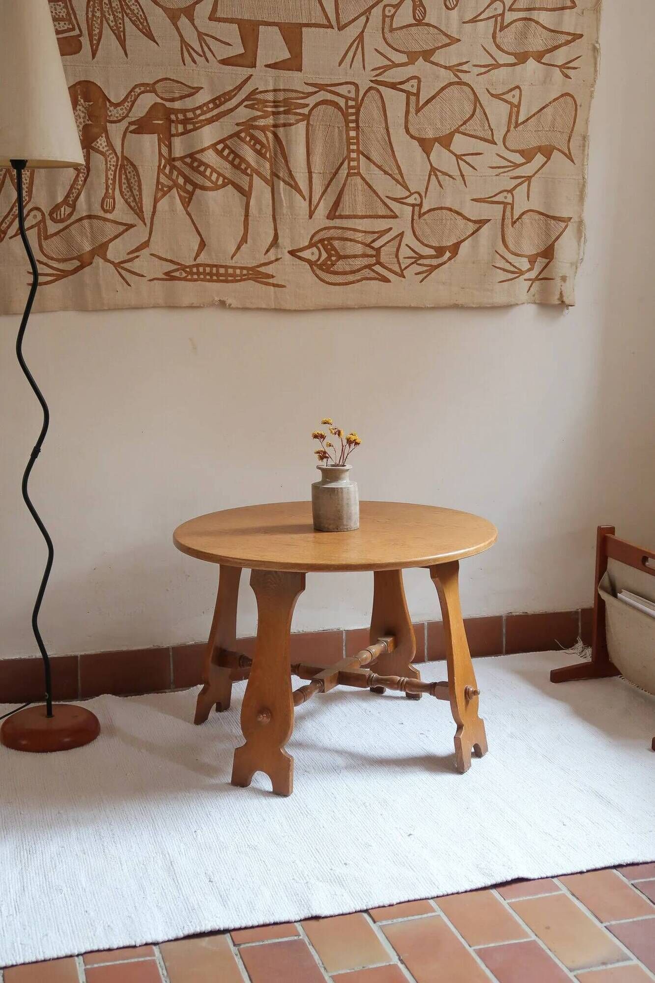 Round beech coffee table with curved legs, 1980s.