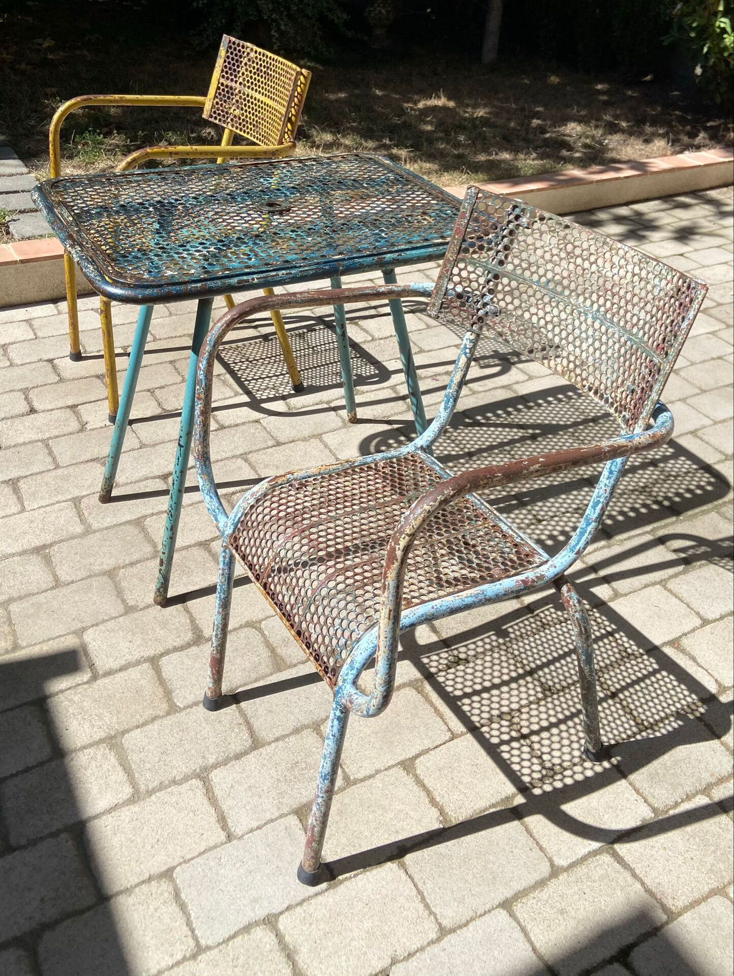 Ensemble René Malaval modèle Radar – table - 2 fauteuils – années 1950