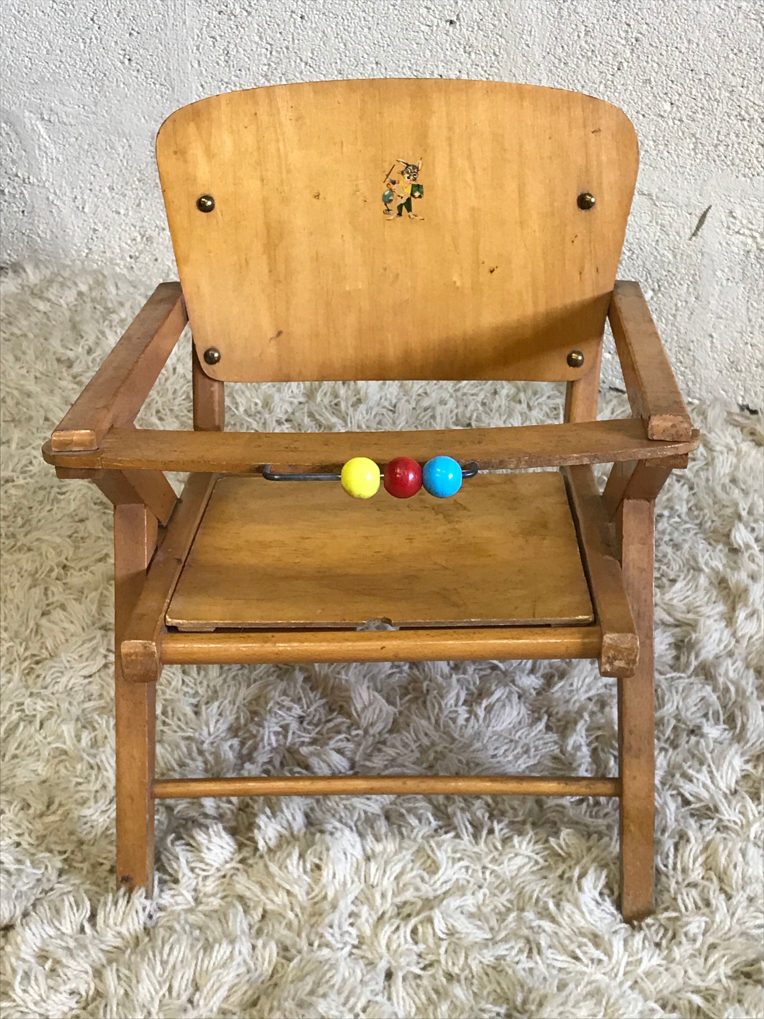 Baby chair with compass feet