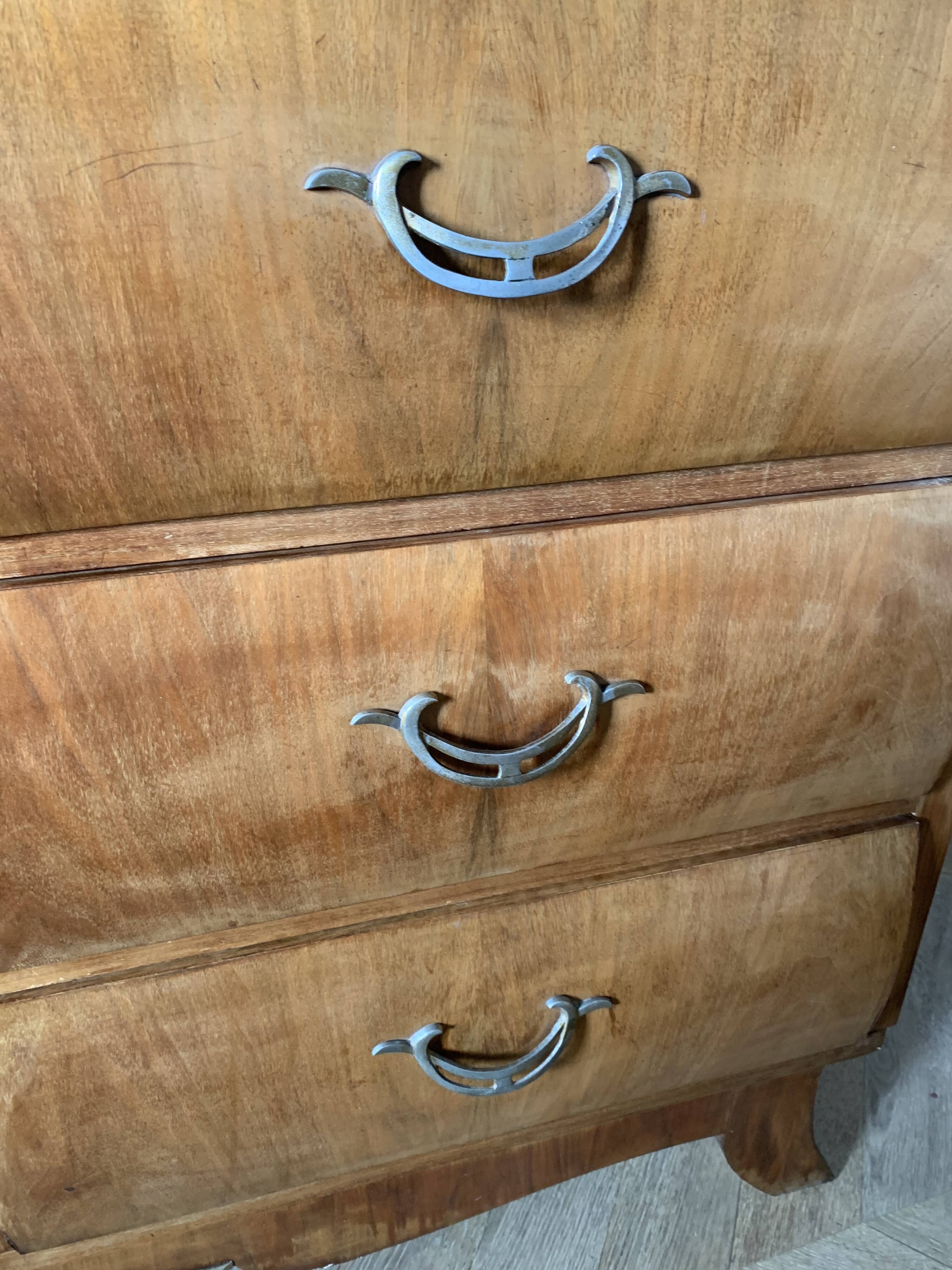 Asymmetrical wardrobe