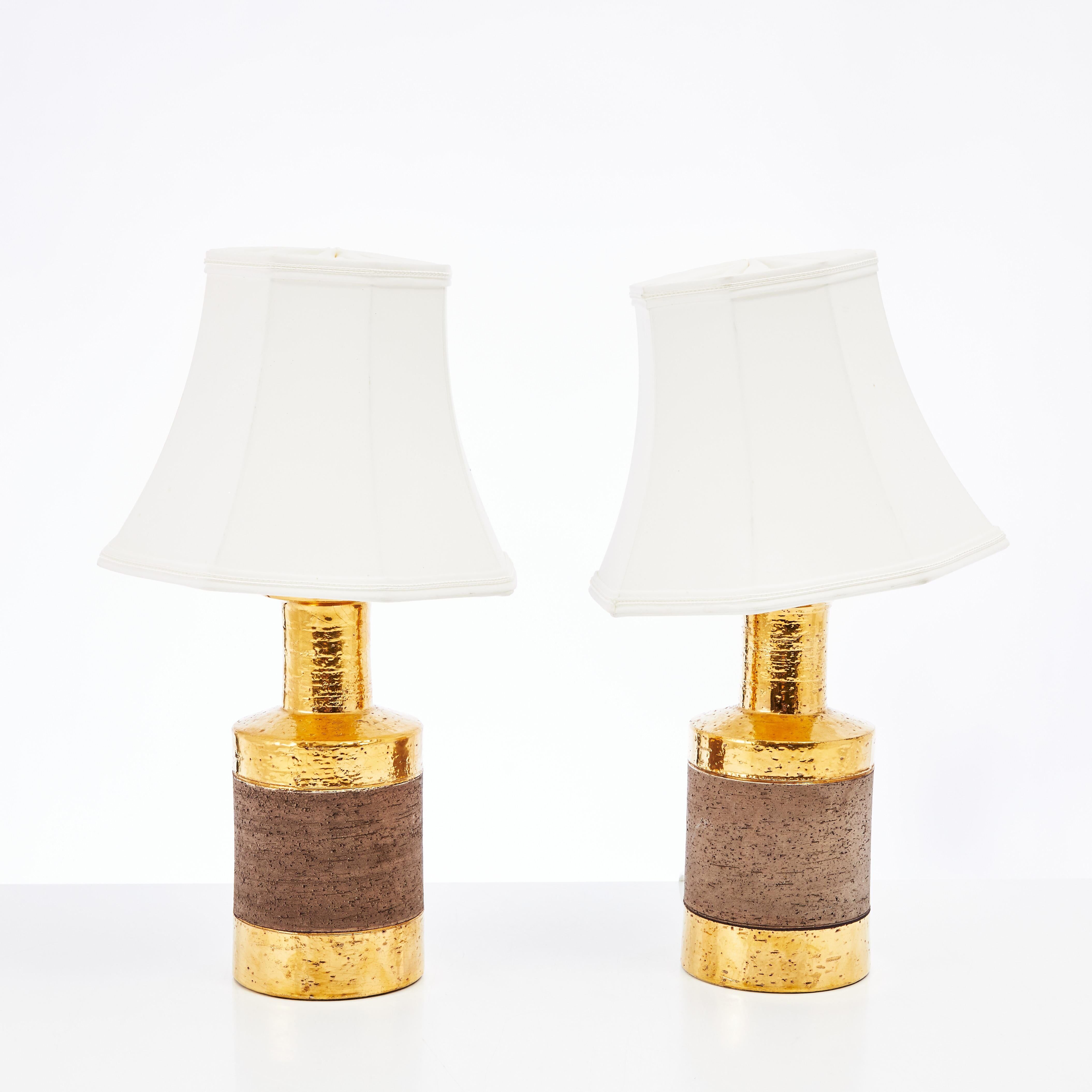 Pair of Bitossi table lamps in gilded ceramic, Italy, 1970.