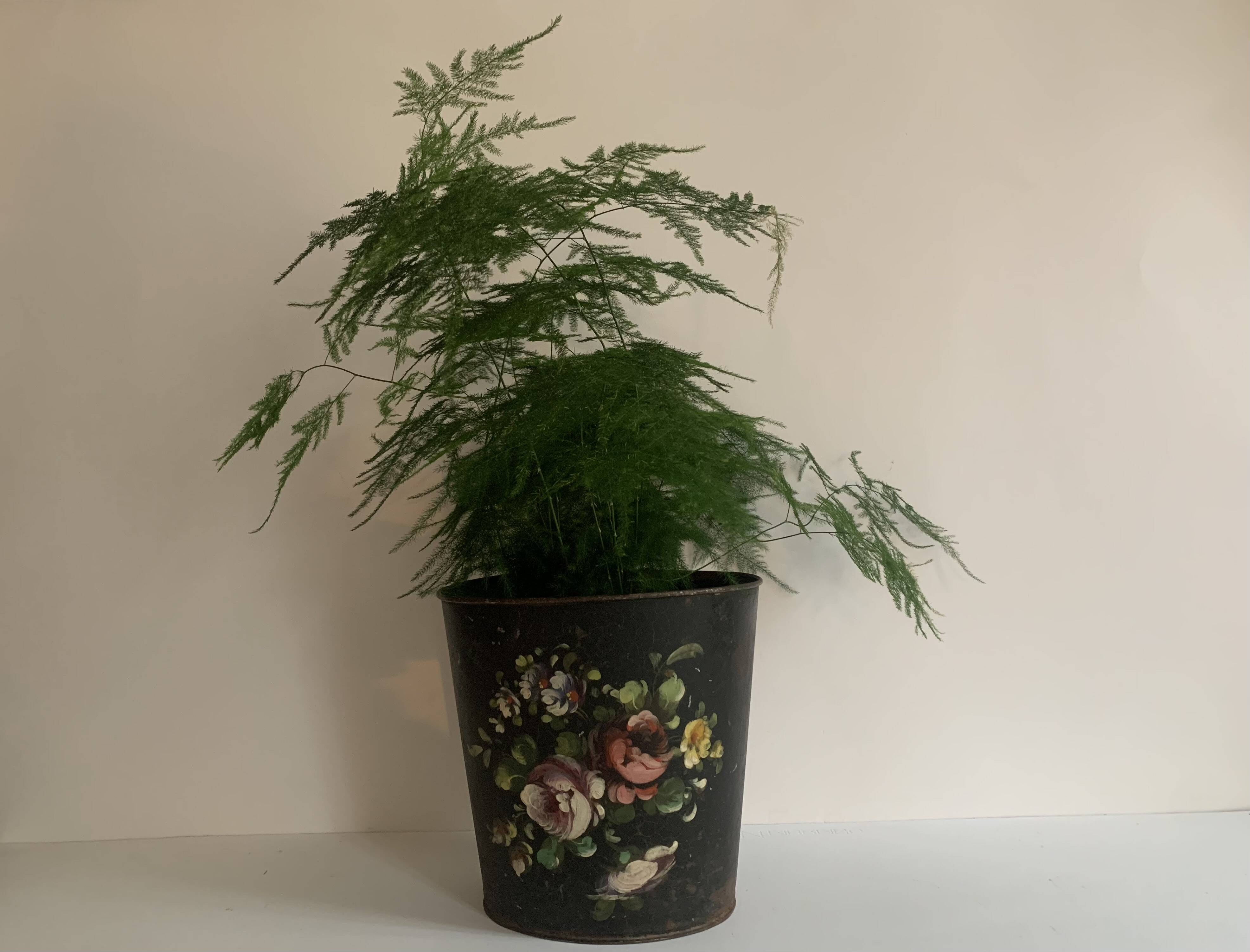 Napoleon III waste paper basket in black sheet metal and painted flowers, 19th century