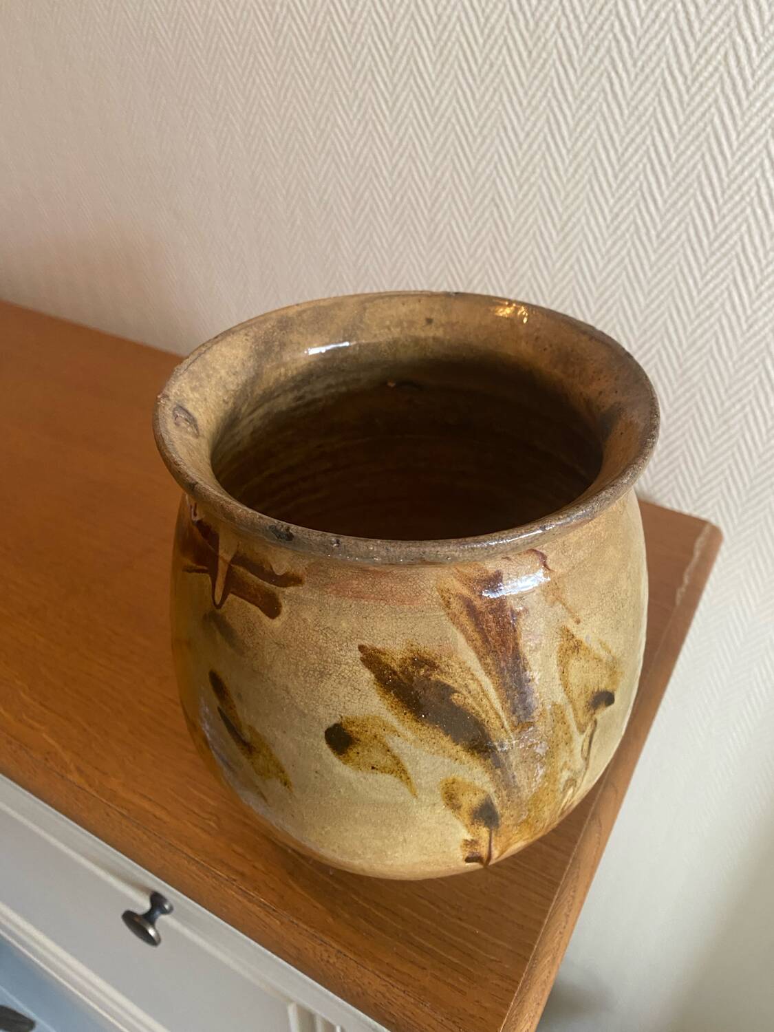 Antique glazed terracotta pot from the 19th century.