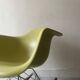 Fauteuil rocking chair design Eames Plastic Armchair RE RAR, edition Vitra