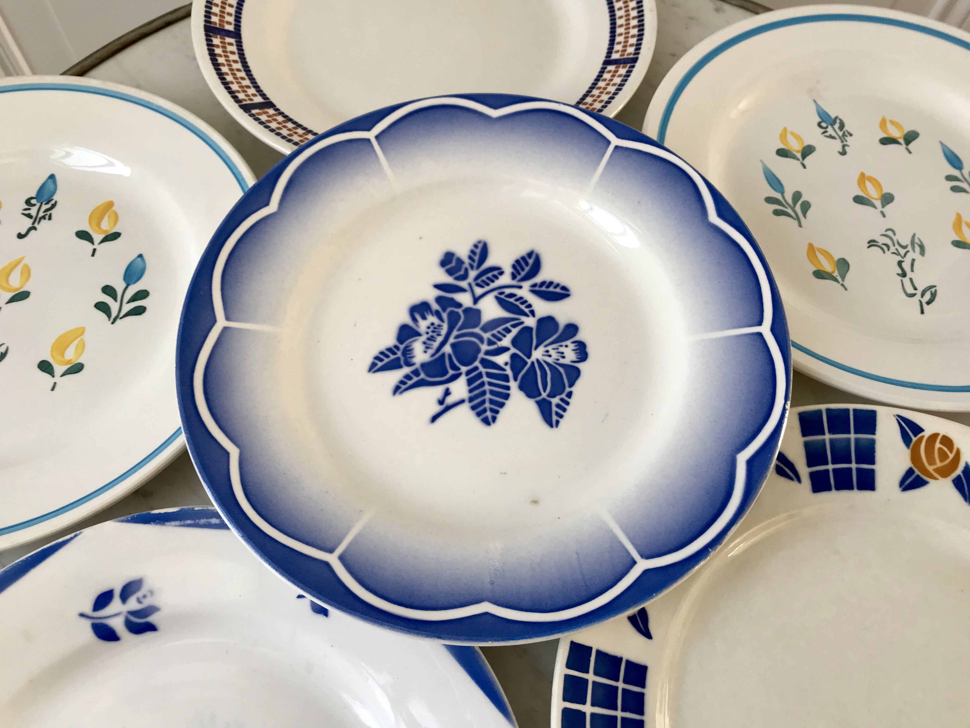 Set of 6 flat plates mismatched Digoin Sarreguemines