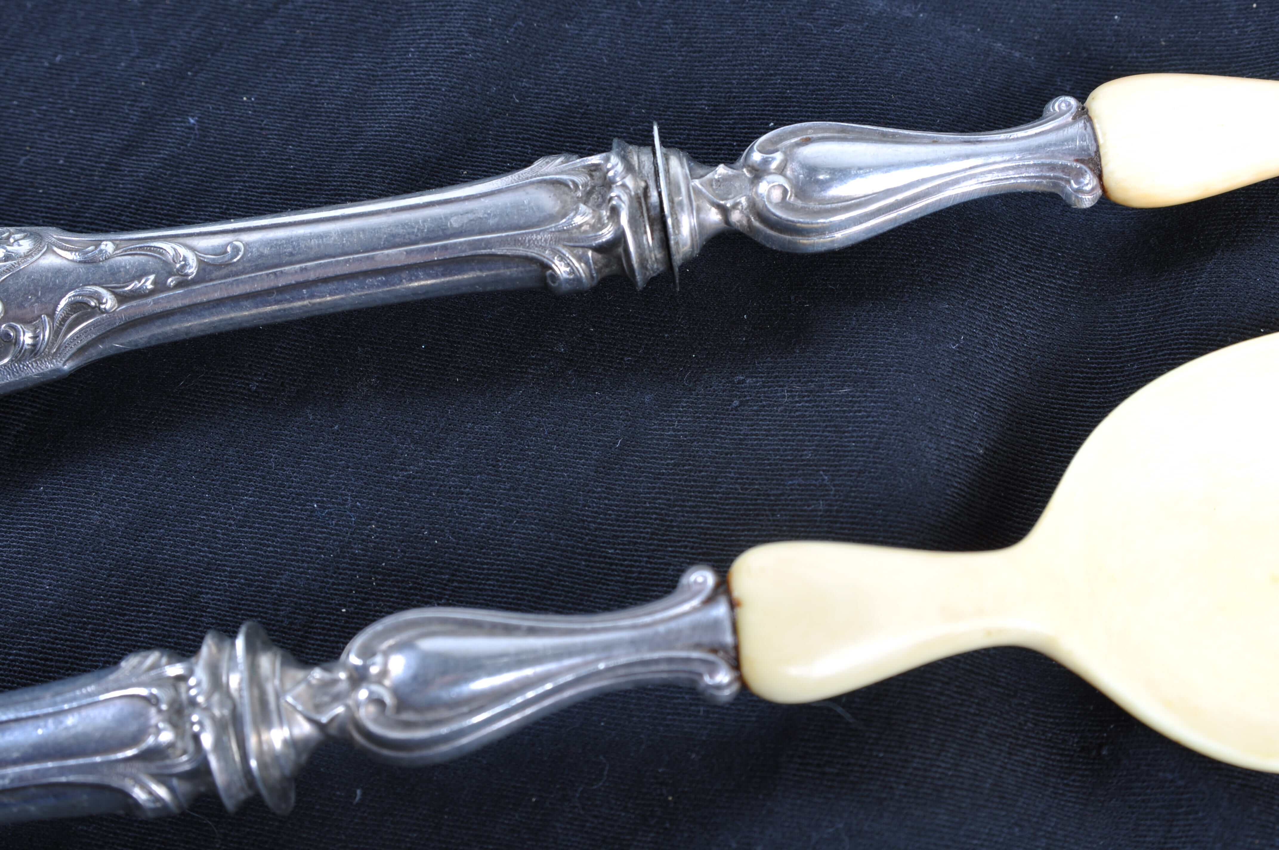 Salad serving set in antique ivory, silver-plated handle.