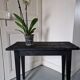 Table basse en bois brûlé