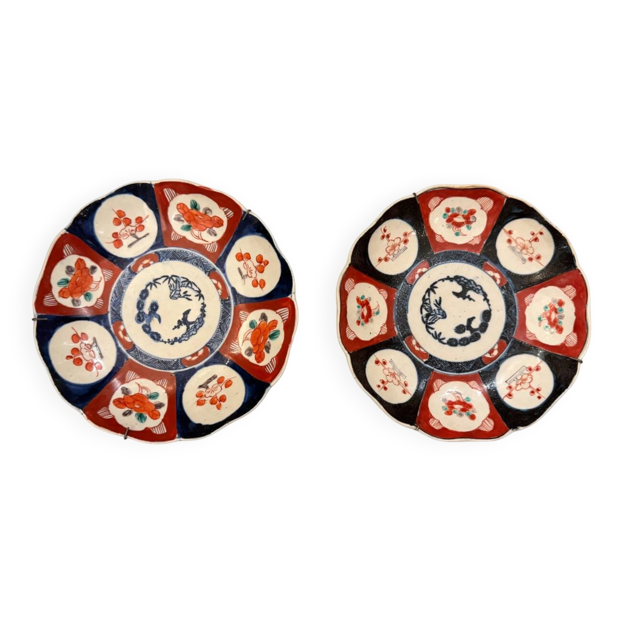 Pair of Imari porcelain plates, Japan, late 19th - early 20th century.