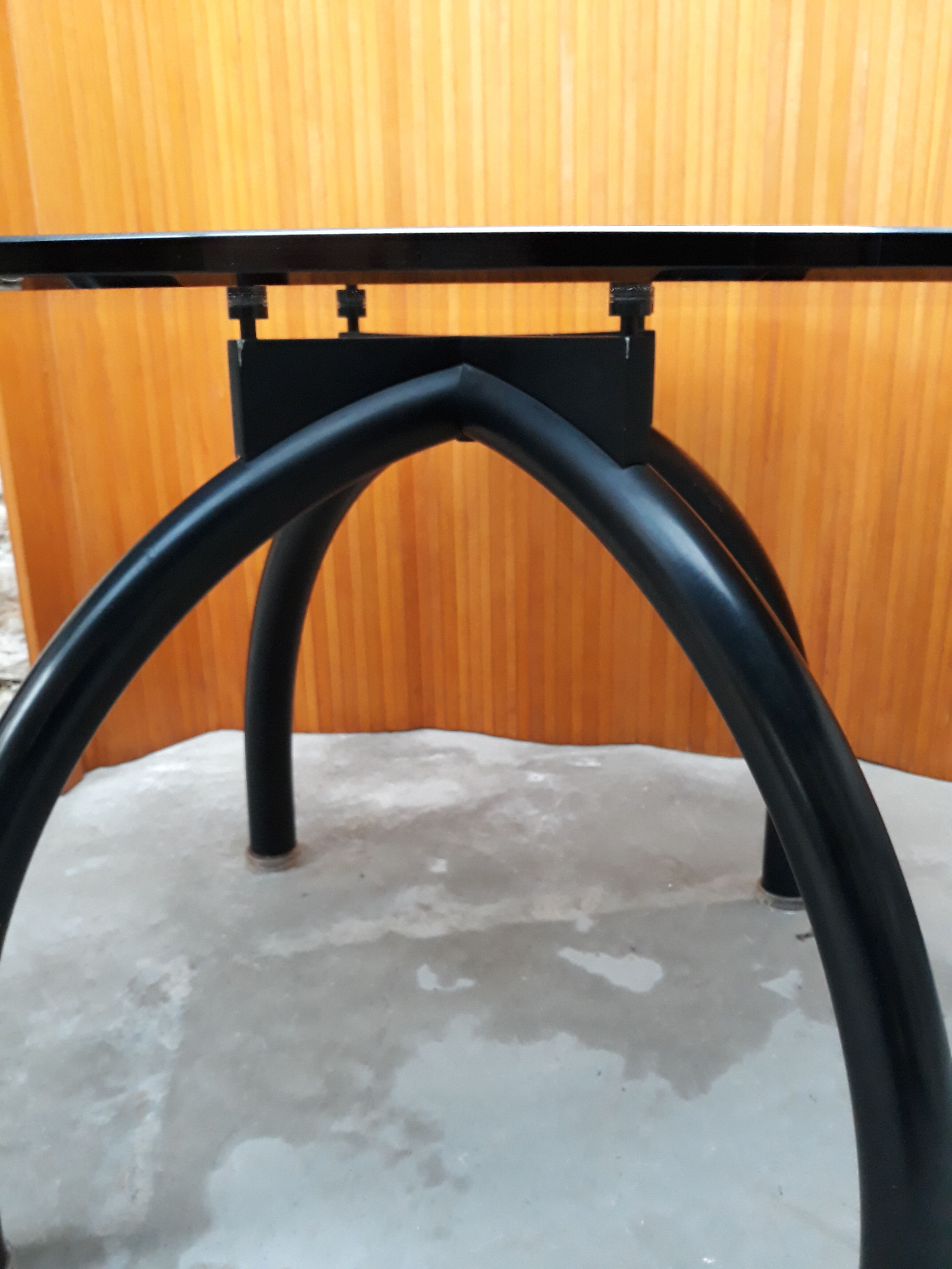 Spyder dinning table by Ettore Sottsass for Knoll