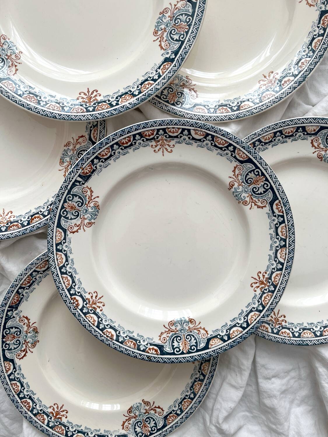 6 flat plates in ironstone "Diderot" Longwy
