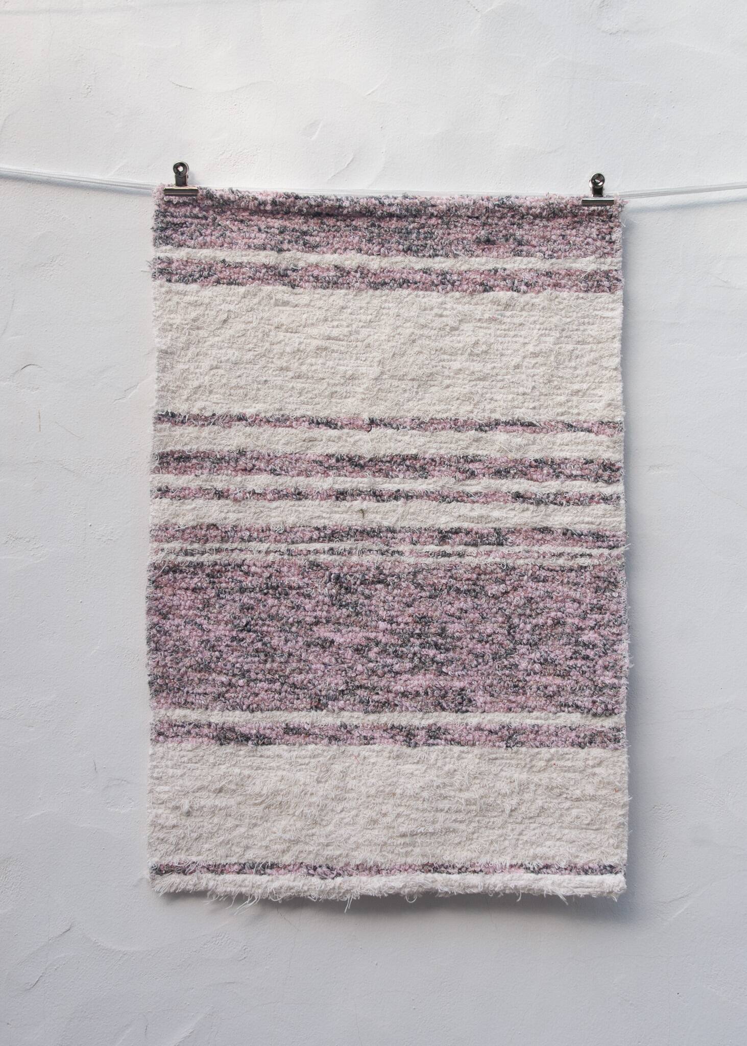 Handwoven recycled cotton rug - Pink and white