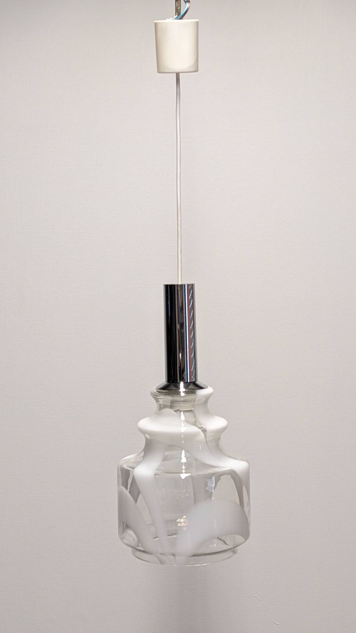 Suspension en verre Murano marbré blanc, Italie vers 1970
