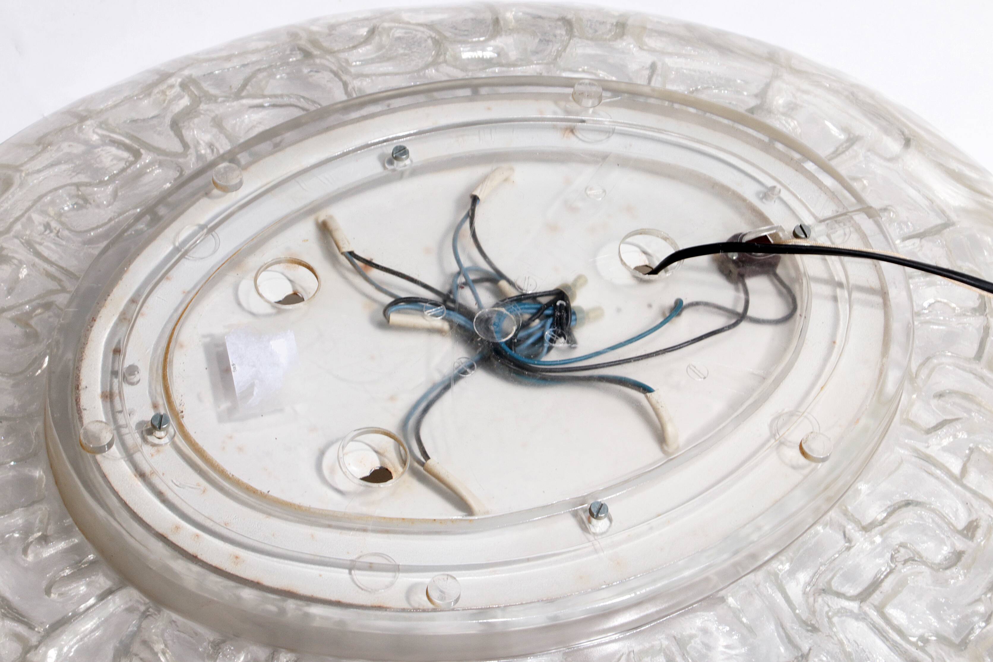 Miroir mural de salle de bain ovale avec éclairage et bord en plexiglas - Hillebrand