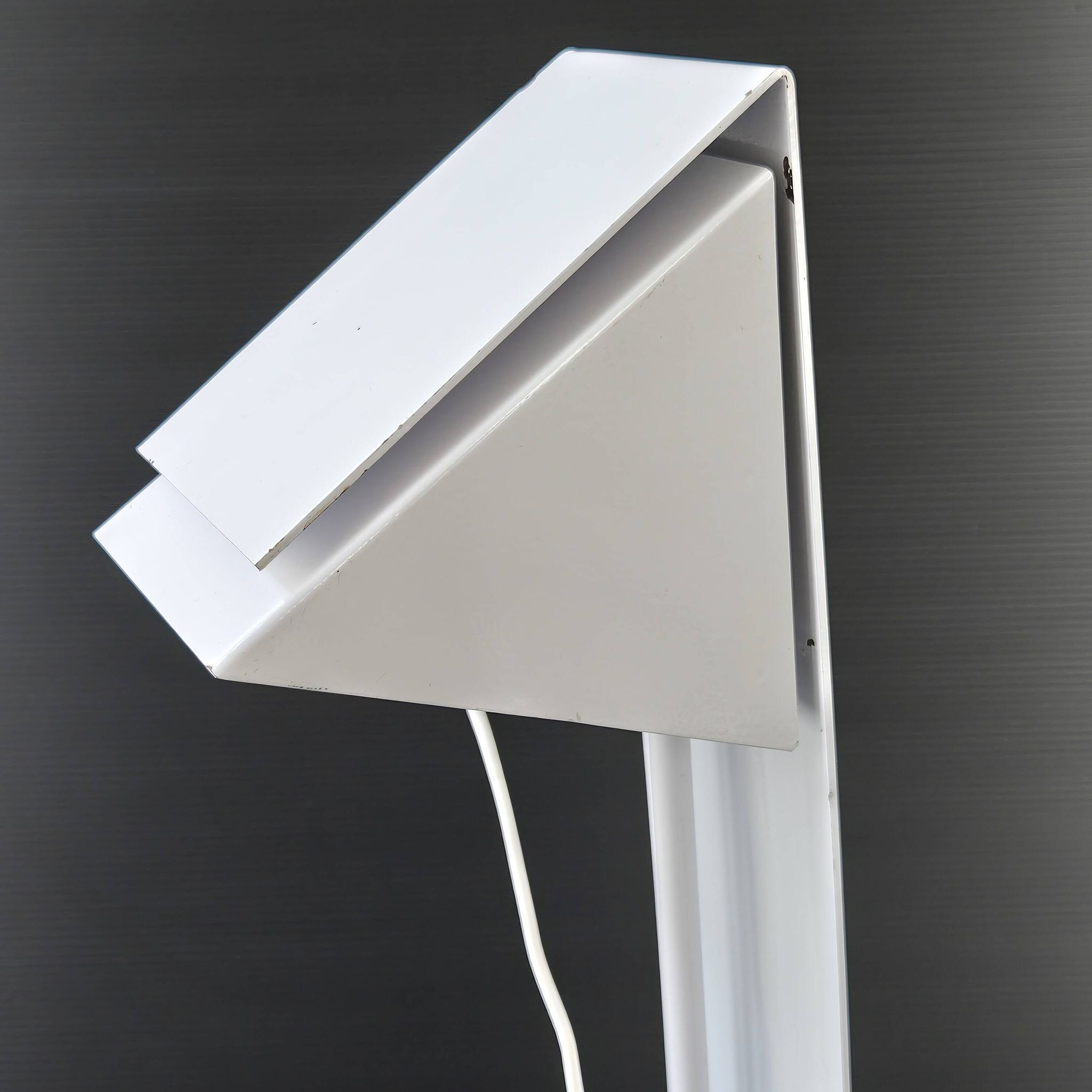 Lampe 1980 vintage en métal laqué blanc