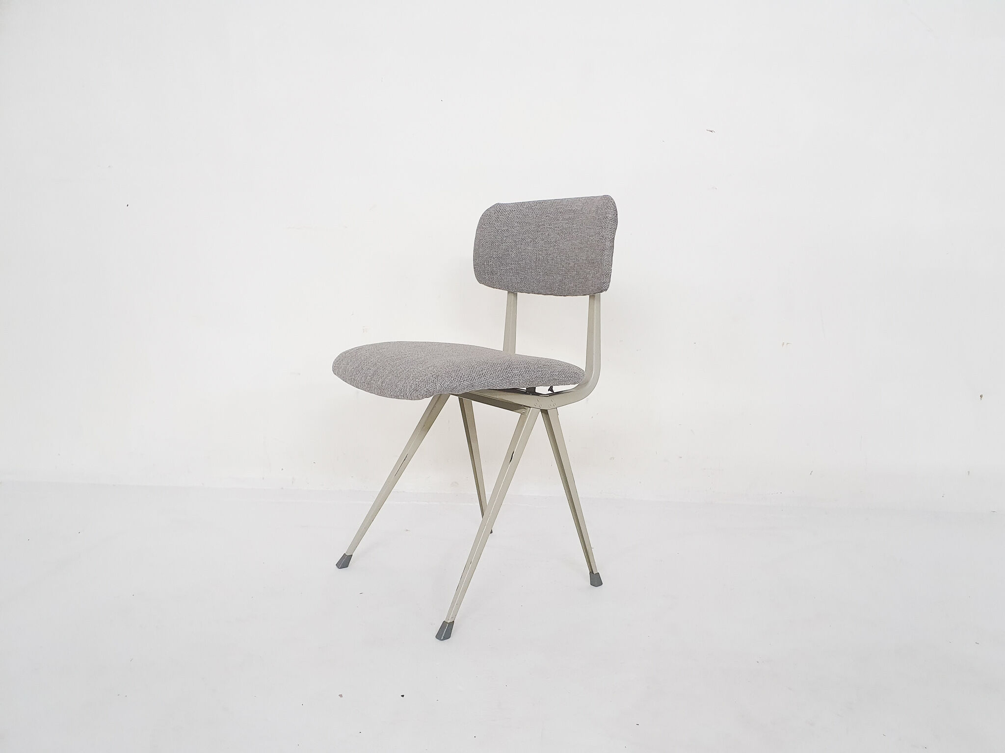 Grey Friso Kramer for Ahrend de Cirkel "Result"chair, The Netherlands 1960's