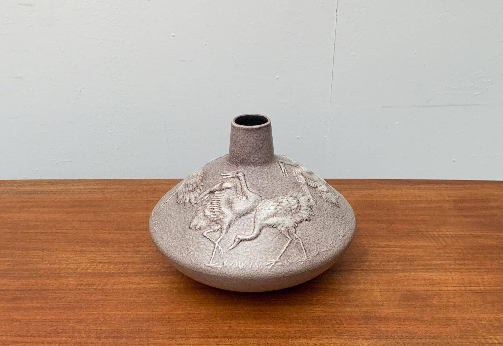 Large vase in German pottery from the mid-century with a crane ornament from Cortendorf.