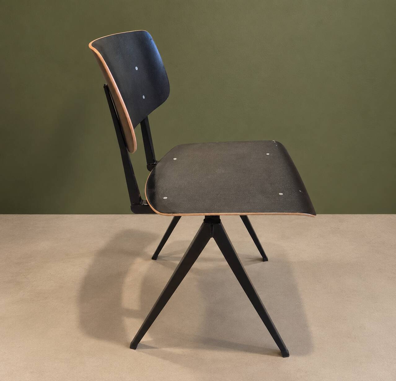 3 chaises Galvanitas S16 Black