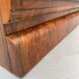 Armoire en placage de noyer restaurée d'influence Art Déco, années 1930