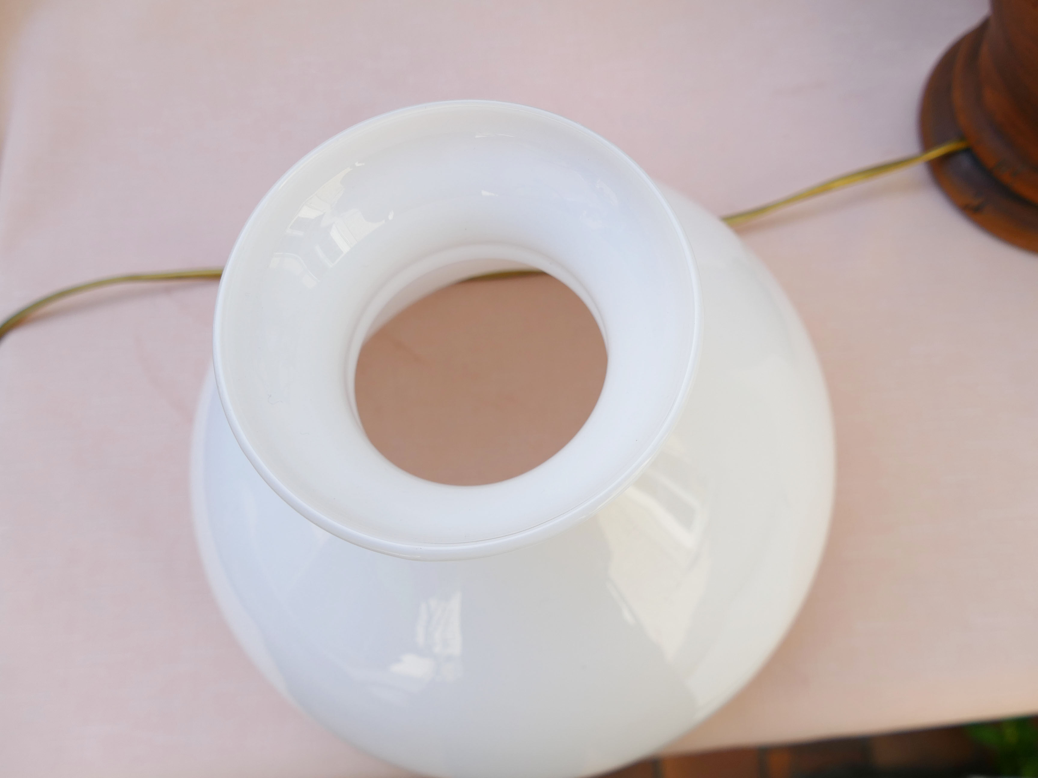 Vintage table lamp made of wood, opaline and brushed brass