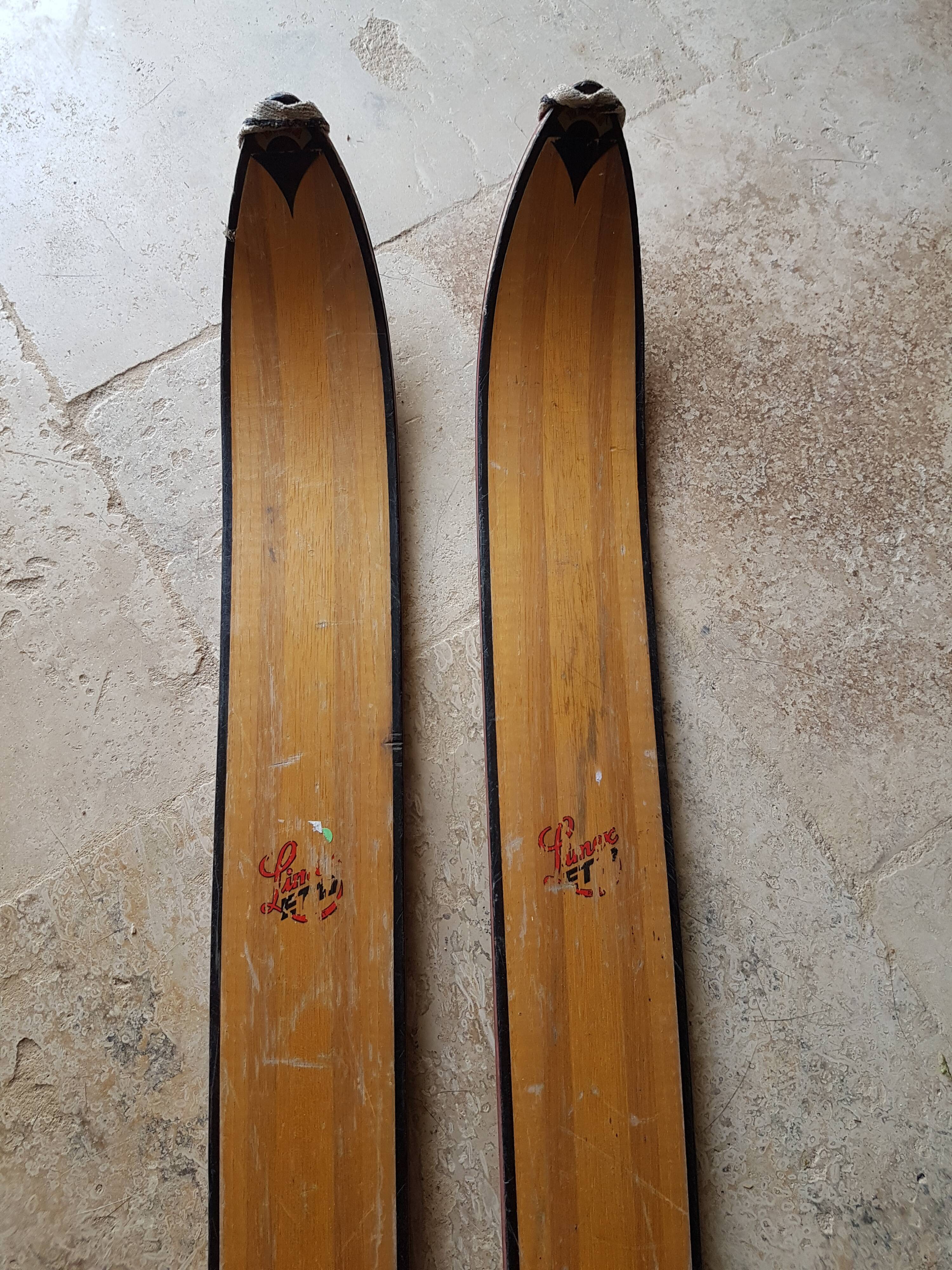 Nordic skiing in wood and skin former