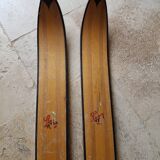 Nordic skiing in wood and skin former