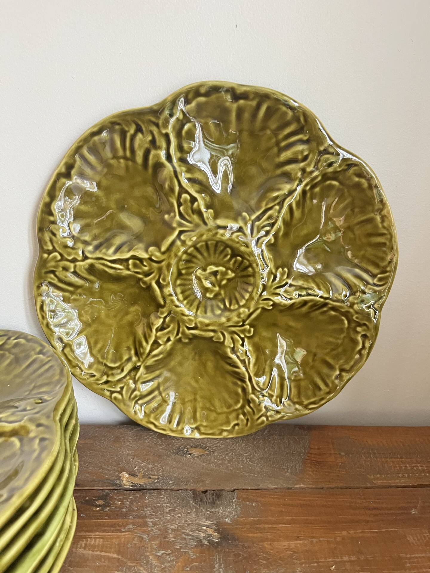 8 assiettes à huîtres Barbotine 