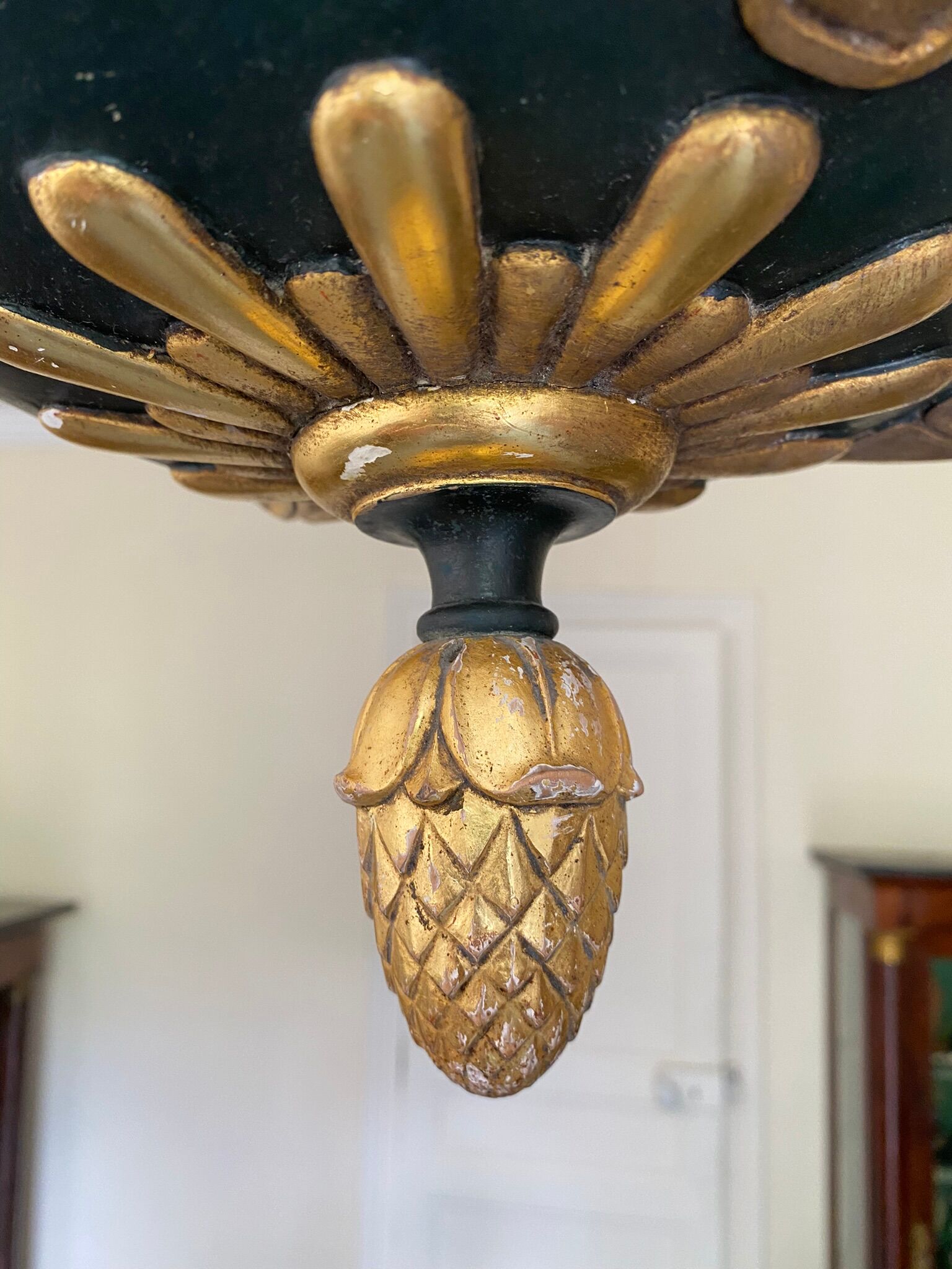 Empire style chandelier with four lights in sheet metal, bronze with patina and gilding