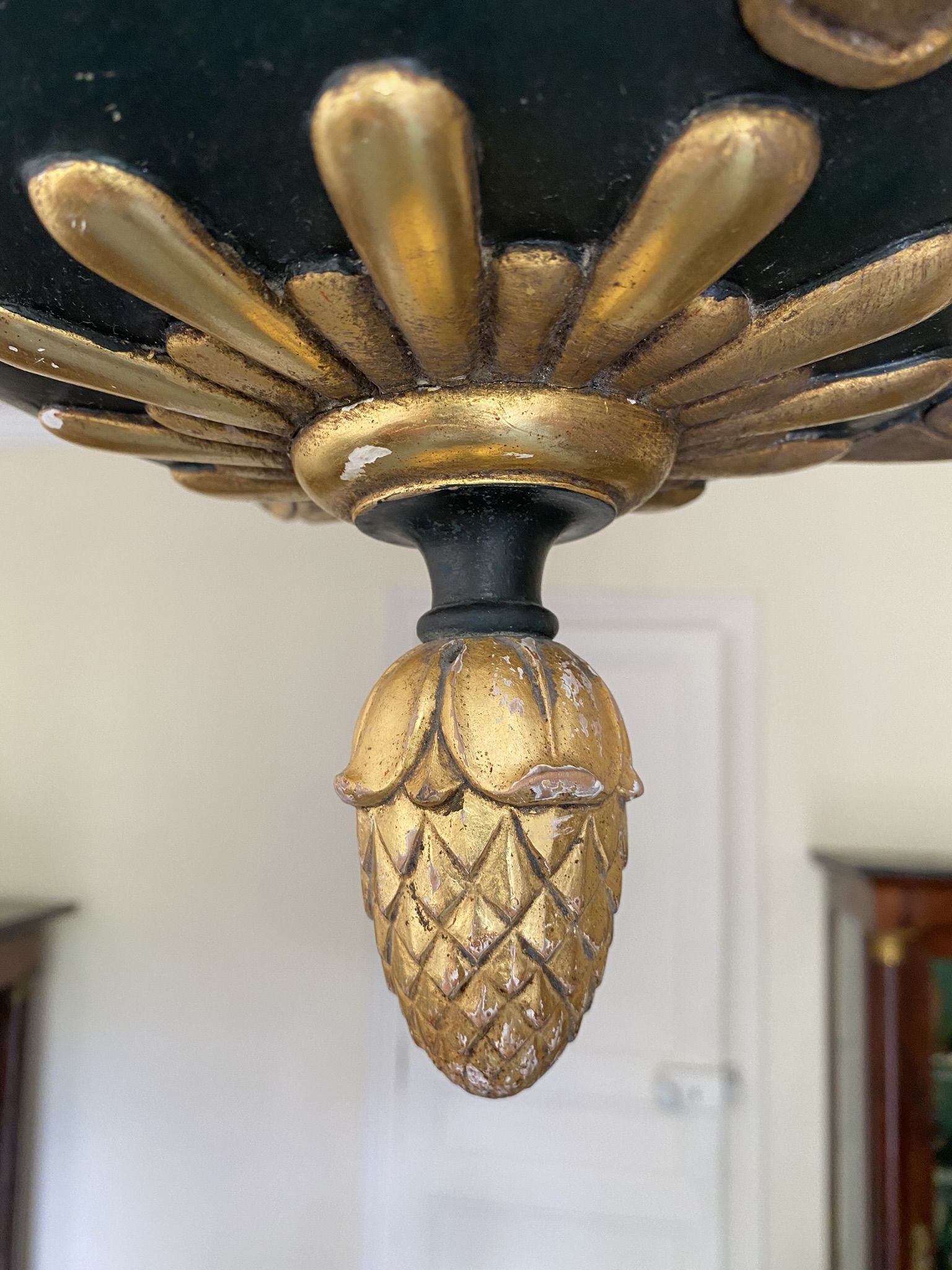 Empire style chandelier with four lights in sheet metal, bronze with patina and gilding