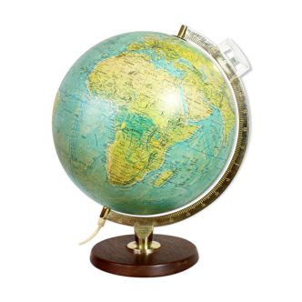 Pretty globe, Scan Globe with magnifying glass