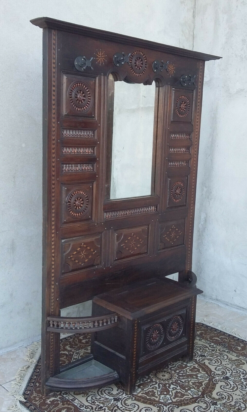 Breton entrance cabinet holder