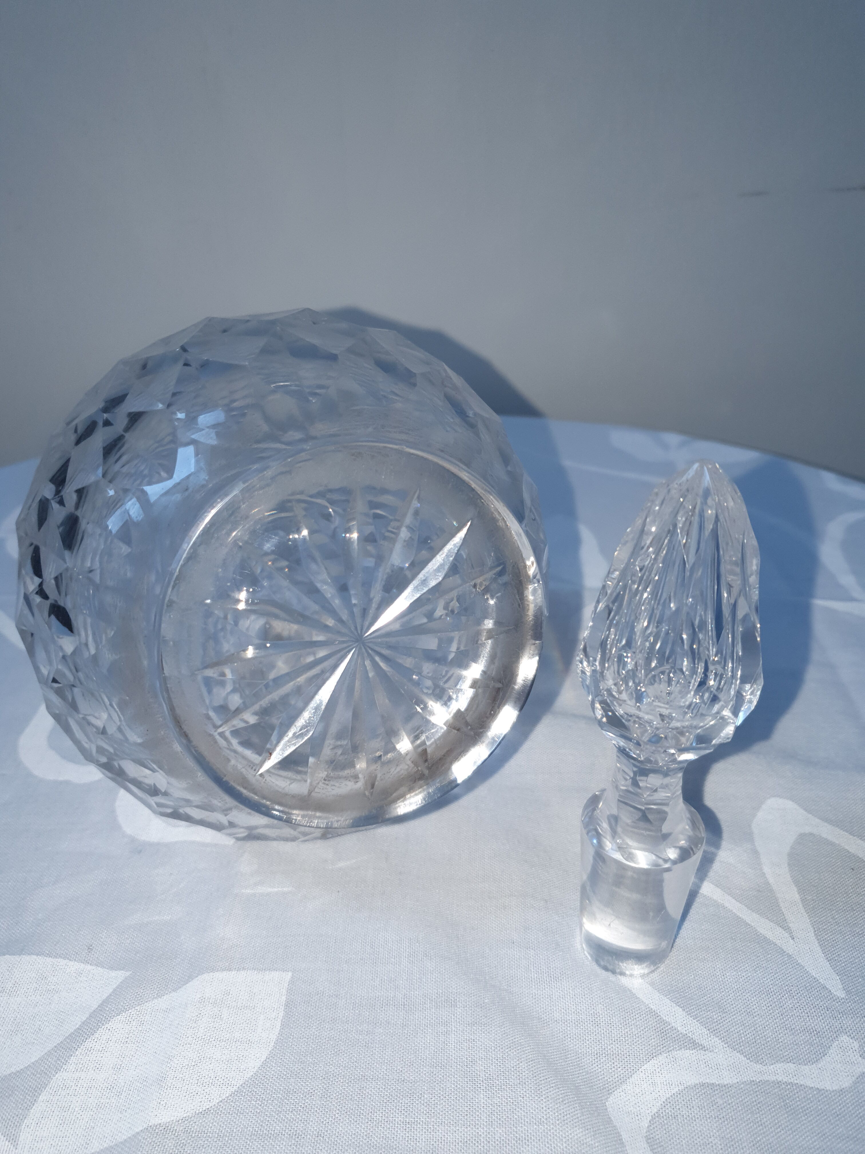 Carafe en verre ciselé
