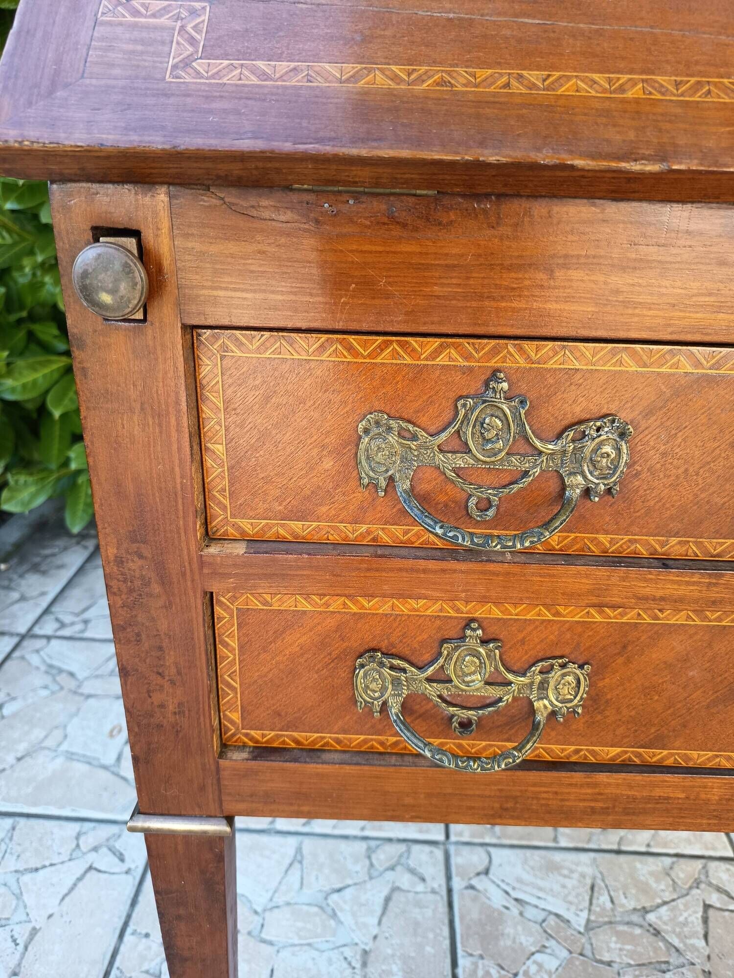 Scriban style English in mahogany.