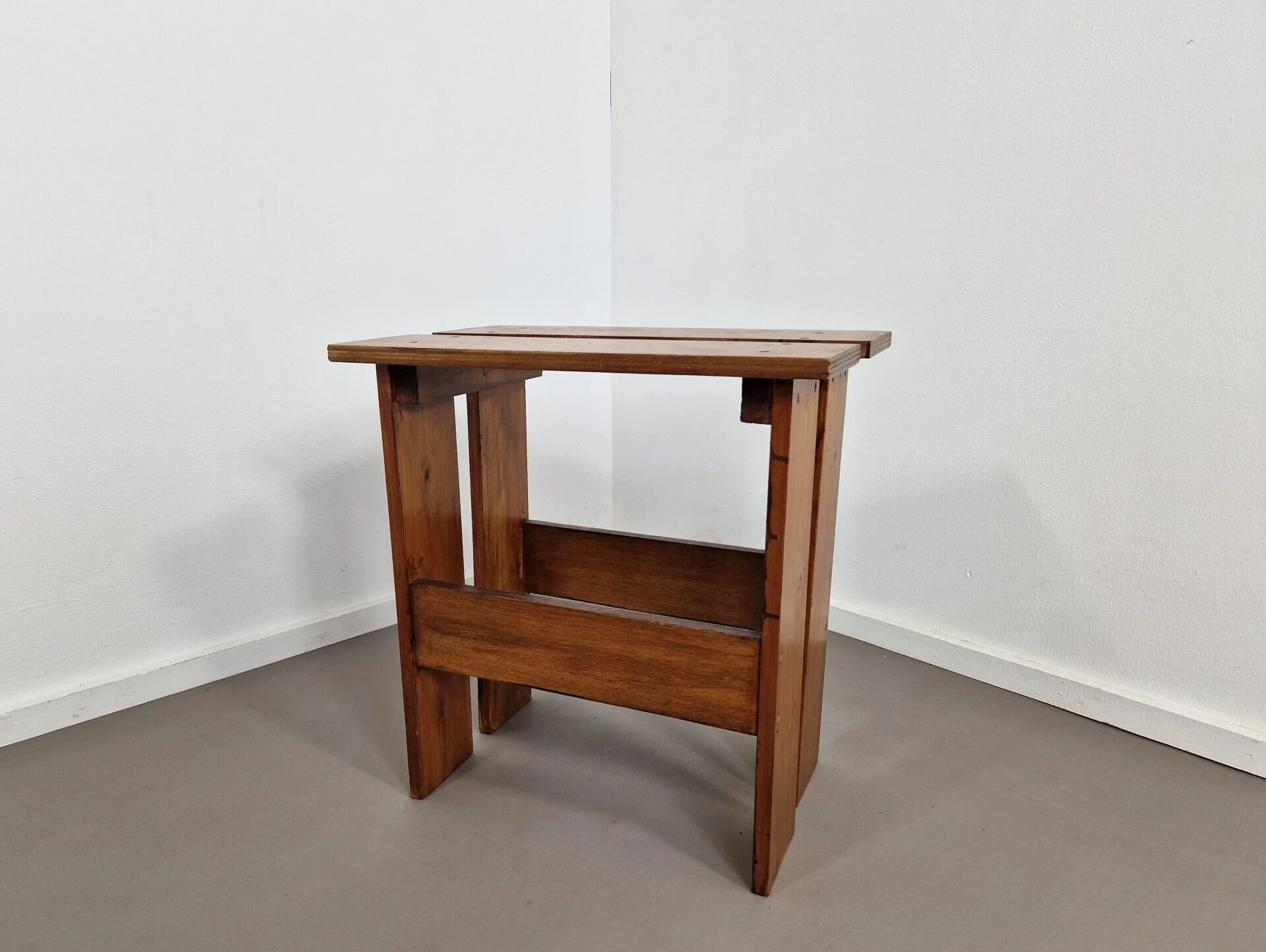 Modernist side table | 1960s
