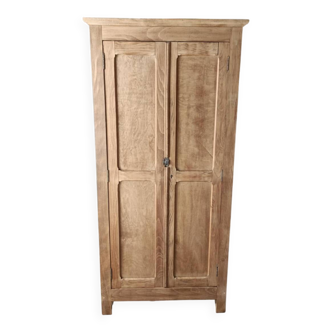 Armoire parisienne