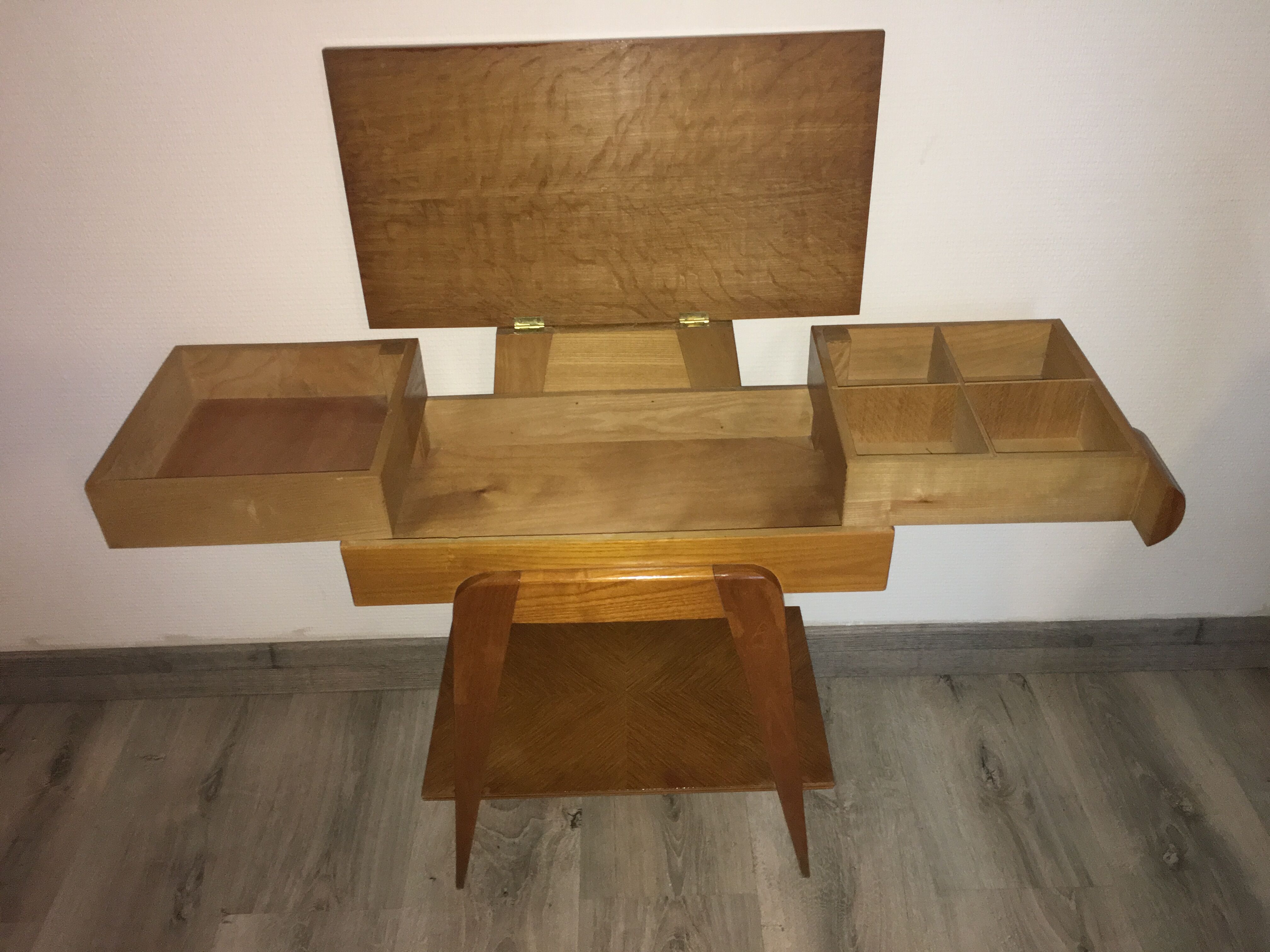 Chevet vintage scandinave travailleuse pieds compas