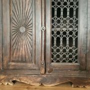 Massiv antik kolonial Schrank geschnitzt Holz Türen Gusseisen Gitter, Bali
