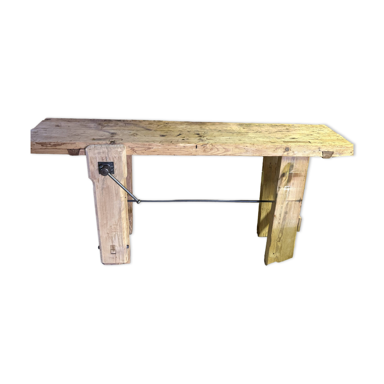 Établi ancien en bois massif avec étau – Authenticité & charme d’atelier