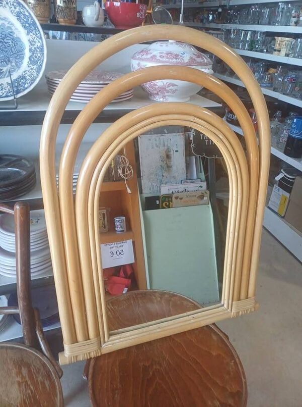 Beau miroir arrondi rotin clair